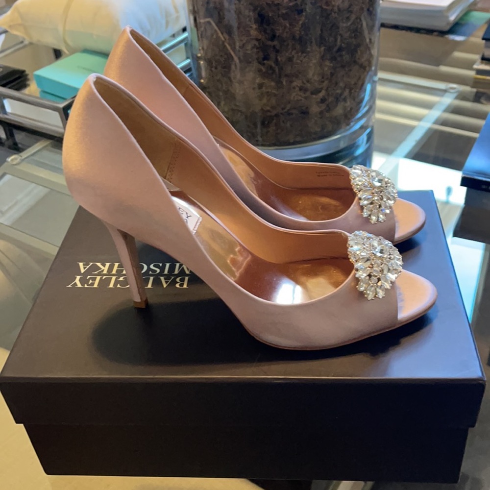 BADGLEY MISCHKA Satin Lavender Peep Toe Pump